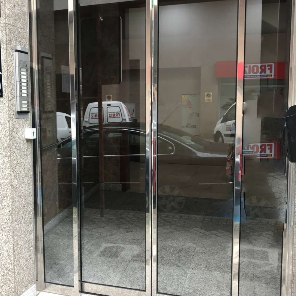 Puerta aceroinoxidable 1 edificio